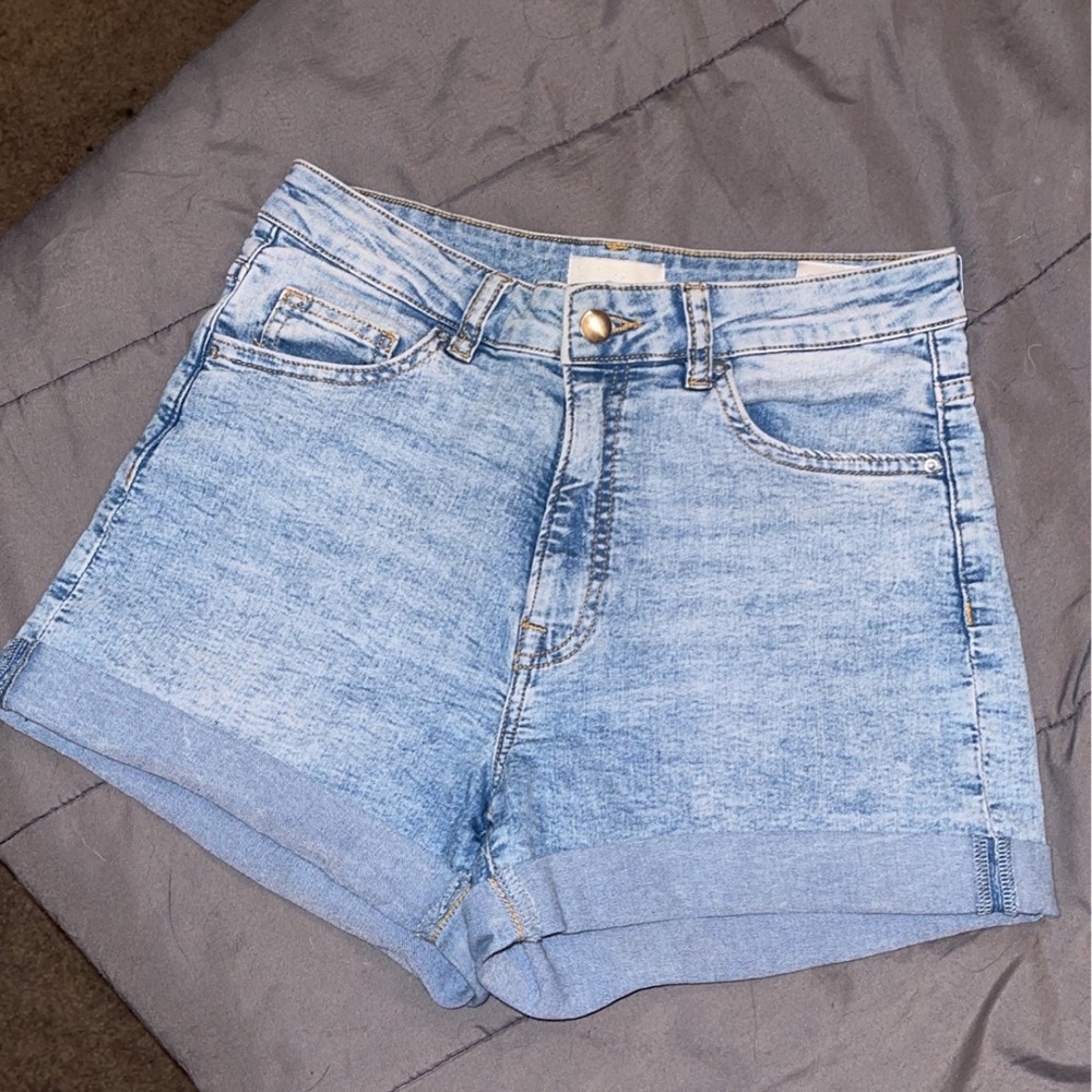 H&M light was shorts